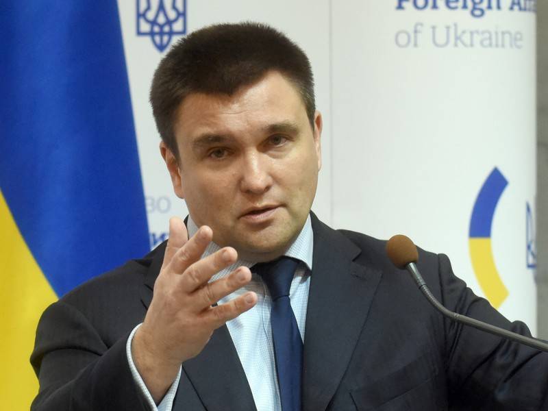 Борис Джонсон - Климкин рассказал о брошенных на стол бумагах во время беседы с Лавровым - news.ru - Москва - Россия - Украина - Киев - Англия - Франция - Незалежной