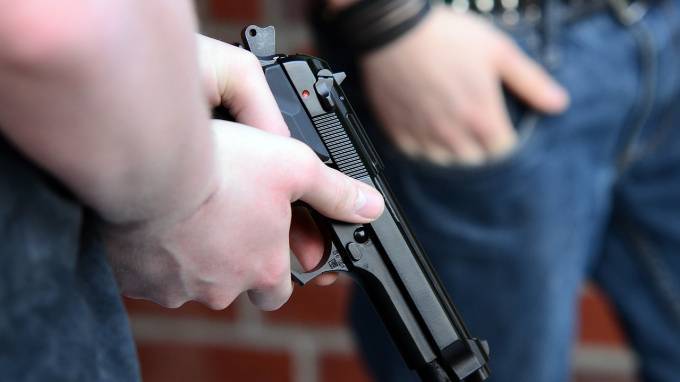 На проспекте Обуховской обороны автомобилисты показали друг другу свое оружие - piter.tv - Санкт-Петербург - Новгородская обл.