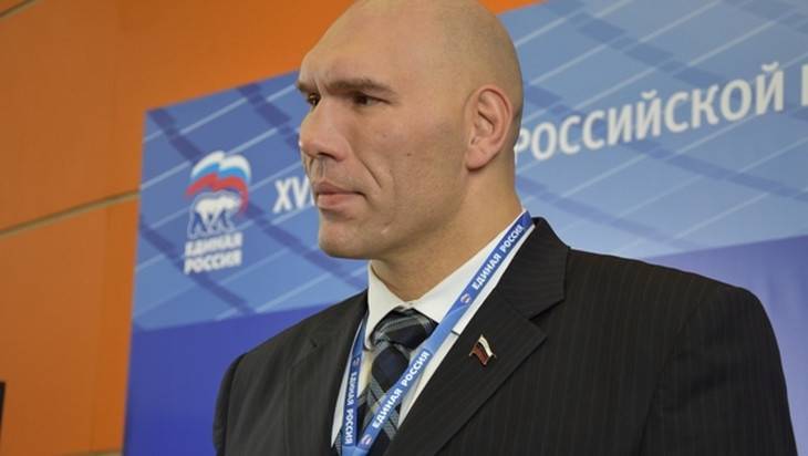 Николай Валуев - Валуев: Девять спортивных залов планируют отремонтировать на Брянщине к 1 сентября - bragazeta.ru - Россия - Брянск