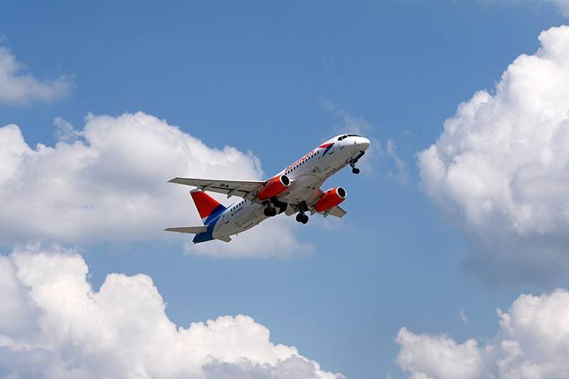 Самолет Sukhoi Superjet 100 с одним двигателем экстренно сел в Самаре - tvc.ru - Краснодар - Тюмень - Самара
