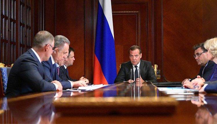 Дмитрий Медведев - Медведев утвердил единые правила расчета прожиточного минимума пенсионеров - newtvnews.ru - Россия