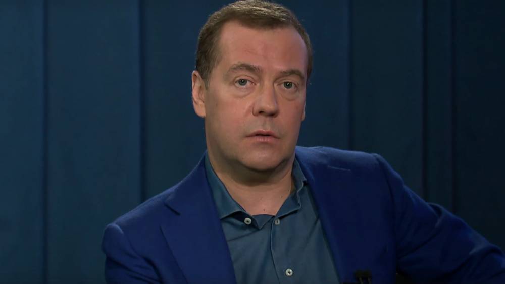 Дмитрий Медведев - Юрий Гагарин - Егор Летов - Медведев поручил открыть в Саратове аэропорт имени Гагарина - riafan.ru - Москва - Россия - Саратов - Омская обл.