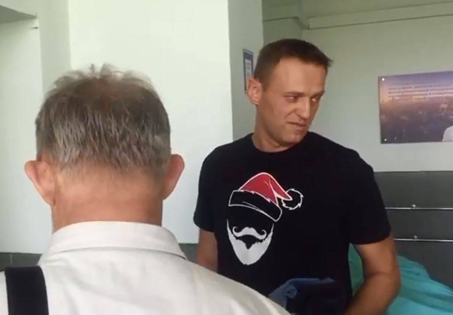 Алексей Навальный - Анастасий Васильев - Врач Навального: «В Склифе даже не взяли соскобы кожи, выводы о том, что он не был отравлен&nbsp;— абсурдны» - theins.ru