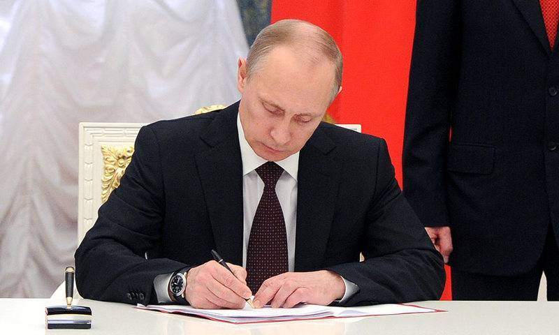 Владимир Путин - Путин подписал закон об упрощении получения автономеров - bloknot.ru - Россия