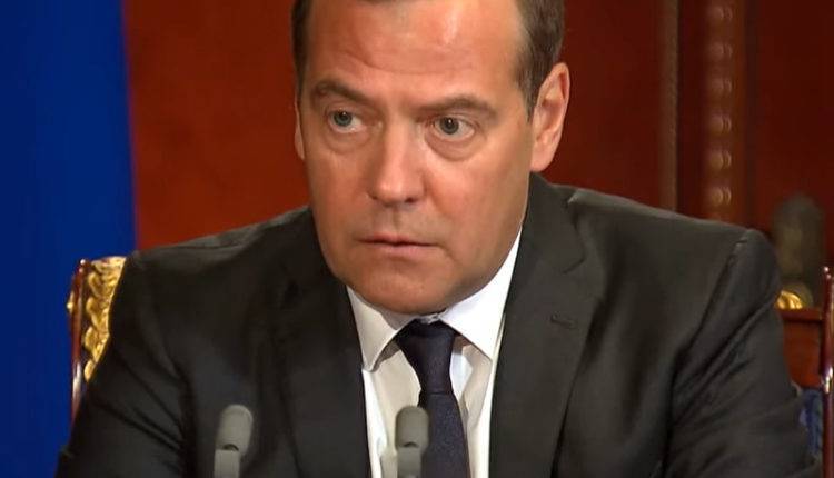 Дмитрий Медведев - Правительство РФ вводит единые правила расчета регионального прожиточного минимума пенсионера - newtvnews.ru - Россия