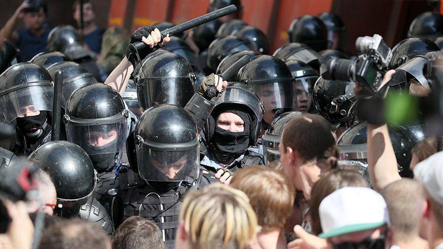 Сергей Собянин - Установлены личности пяти хулиганов на несогласованной акции в Москве - iz.ru - Москва - Россия