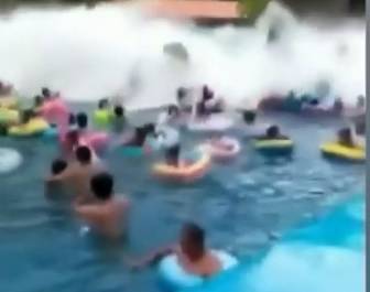 В китайском аквапарке искусственная волна смыла отдыхающих. ВИДЕО - Cursorinfo - cursorinfo.co.il - Китай - КНДР