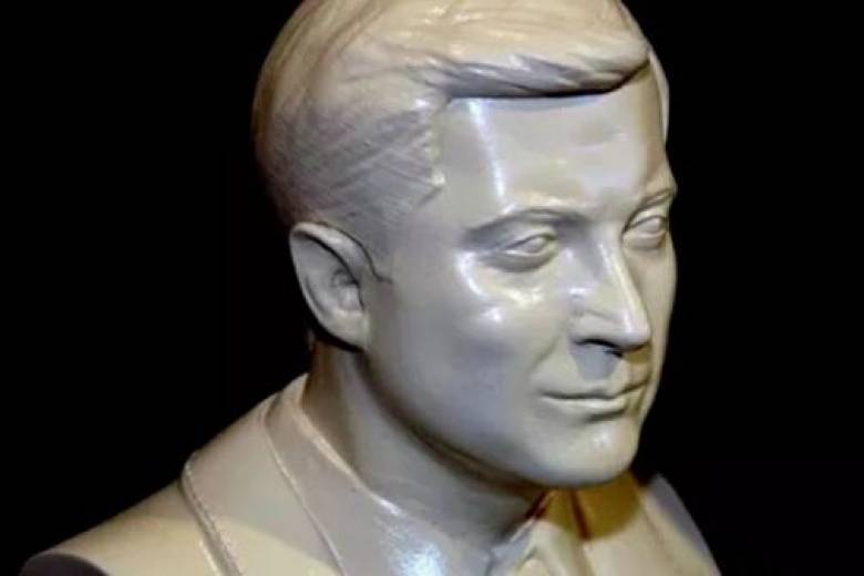 Владимир Зеленский - Зеленский отказался от гипсового себя - news-front.info - Украина - Черкассы