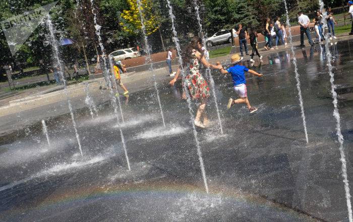 "Духов-ка": адская жара в Ереване привела к бурным спорам в соцсети - ru.armeniasputnik.am - Армения - Ереван