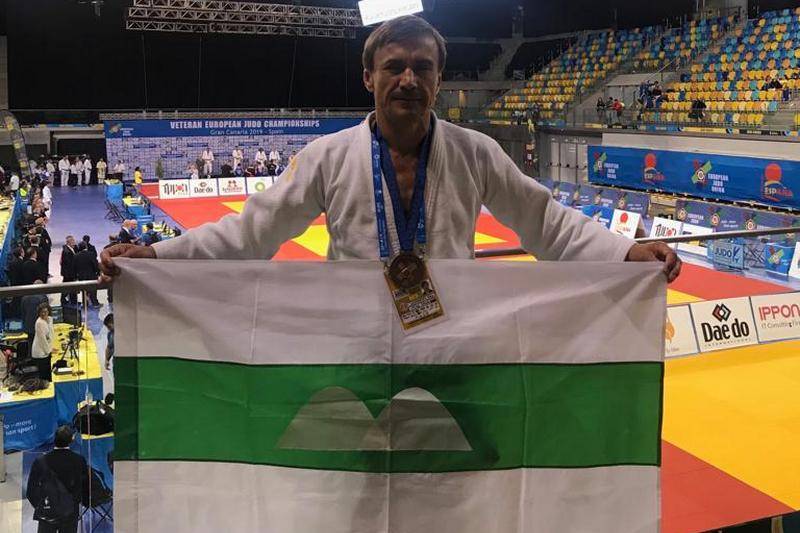 Курганский дзюдоист Олег Лаврентьев стал призером чемпионата Европы среди ветеранов - kikonline.ru - Австрия - Россия - Франция - Испания - Азербайджан - Курган