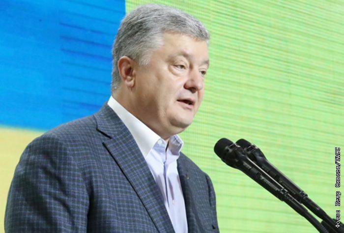 Петр Порошенко - Порошенко призвал граждан протестовать против отмены закона о люстрации - interfax.ru - Москва - Украина - Киев