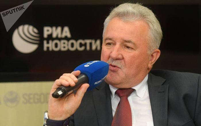 Владимир Колокольцев - Евгений Москвичев - Москвичев о том, что водителей-иностранцев на таможне будут "пробивать" на штрафы - ru.armeniasputnik.am - Россия - Таджикистан