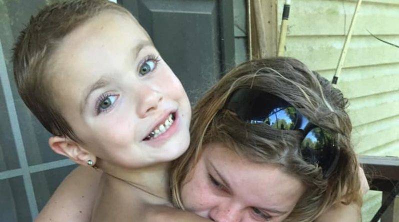 Жизнь 20-летней девушки, упавшей в обморок в бассейне, оказалась в руках 7-летнего брата. Его инстинкты не подвели - usa.one - США - шт. Джорджия - штат Айова