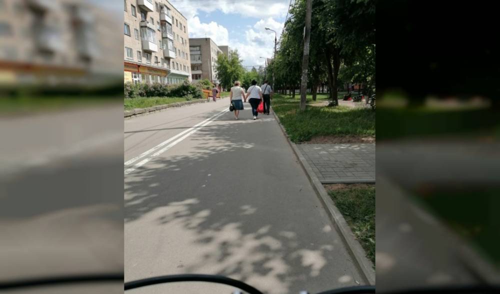 В Смоленске велосипедисты воюют с пешеходами за право проезда - readovka.ru