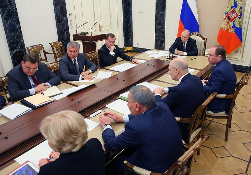 Владимир Путин - Евгений Зиничев - Путин обсудил с правительством поручения по итогам "Прямой линии" - tvc.ru - Иркутская обл.