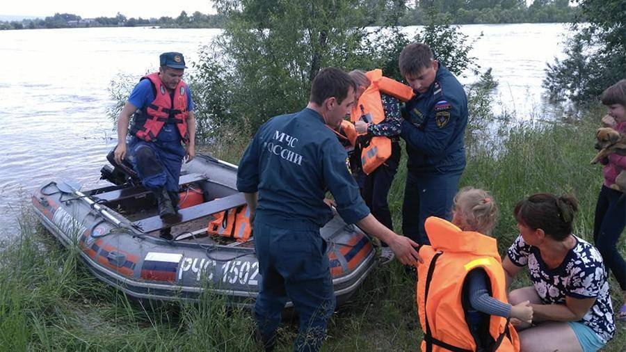 Владимир Путин - В МЧС назвали количество пострадавших при паводке в Иркутской области - iz.ru - Россия - Иркутская обл.