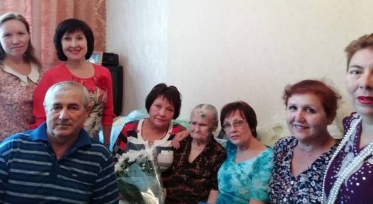 На 100-летний юбилей жительнице Новочебоксарска спели ее любимую песню - pg21.ru - Новочебоксарск - район Мариинско-Посадский