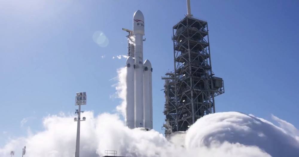 Опубликовано видео с&nbsp;приземляющегося обтекателя Falcon Heavy - popmech.ru