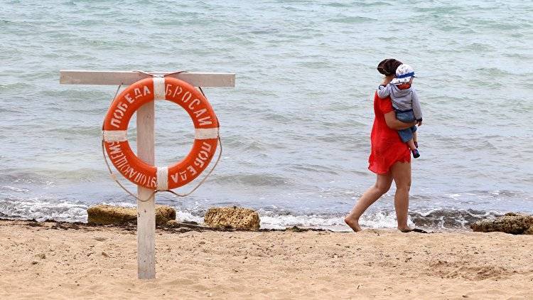 В Феодосии отдыхающие спасли тонущего ребенка - crimea.ria.ru - Крым - Симферополь