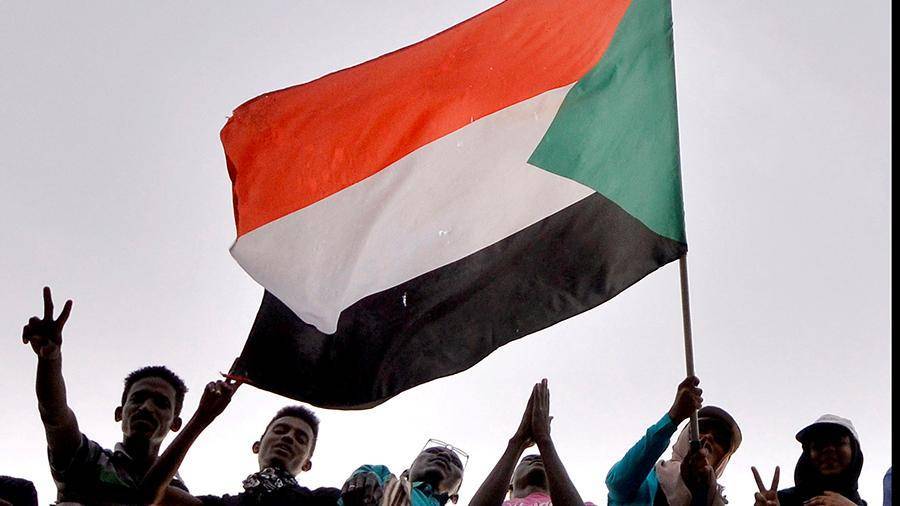 Омар Аль-Башира - Абдель Фаттах Аль-Бурхан - Военный совет и оппозиция договорились создать высший орган власти Судана - iz.ru - Судан - г. Хартум
