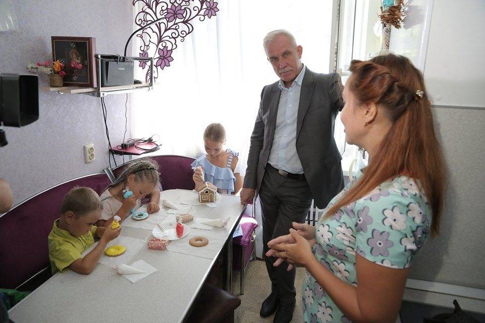 Владимир Путин - Сергей Морозов - В Димитровграде Сергей Морозов встретился с многодетными мамами, оформившими социальные контракты - ulpravda.ru - Ульяновская