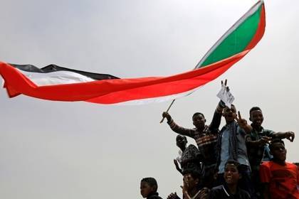 Омар Аль-Башира - Африканские военные согласились поделить власть с гражданскими - lenta.ru - Судан
