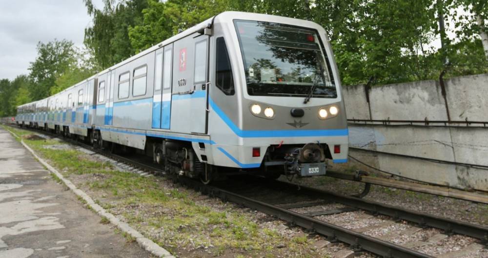 Женщинам разрешат работать дальнобойщиками и машинистами в метро - m24.ru - Россия
