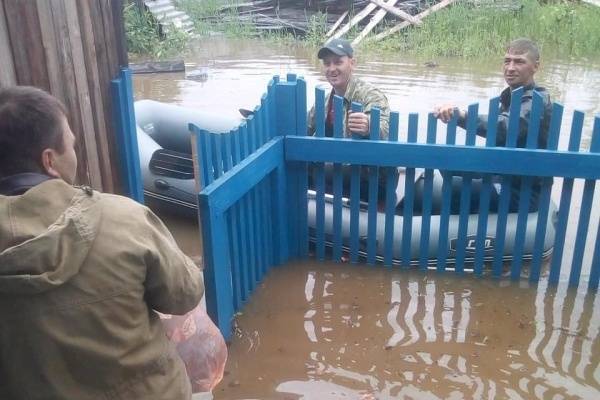 Жители Иркутской области возвращаются в затопленные дома, чтобы защитить их от мародёров - govoritmoskva.ru - Москва - Иркутская обл. - Нижнеудинск