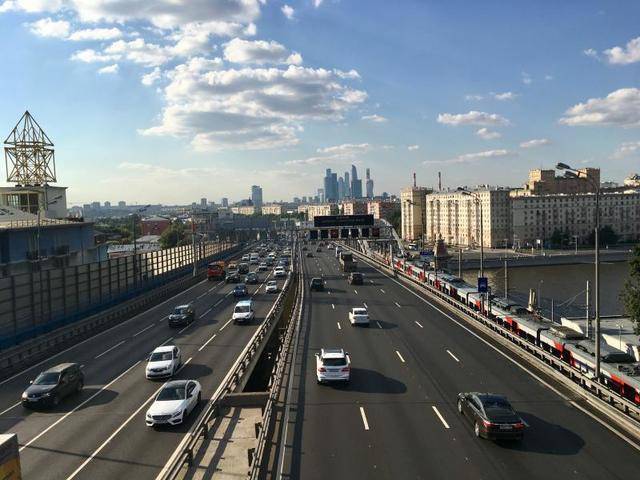 Стало известно, когда лимит скорости на российских дорогах будет увеличен - vm.ru - Россия