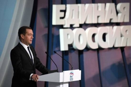 Дмитрий Медведев - Вячеслав Володин - Андрей Турчак - Депутатов-единороссов обяжут реагировать на обращения людей по нацпроектам - pnp.ru - Россия