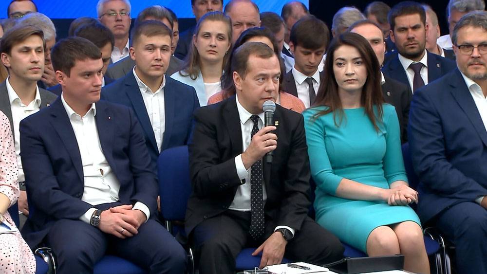 Дмитрий Медведев - Медведев призвал активнее доносить до россиян суть нацпроектов - tvc.ru - Москва - Россия