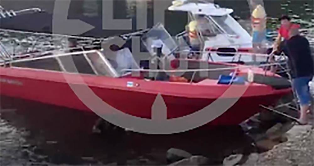 Прогулочный катамаран перевернулся в Черном море - m24.ru - Россия - Краснодарский край - Саратовская обл. - район Туапсинский