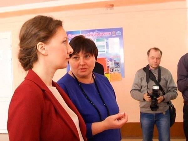 Анна Кузнецова - Анна Попова - Валентина Матвиенко - Кузнецова выступила против крайностей в запрете мобильников в школах - polit.ru