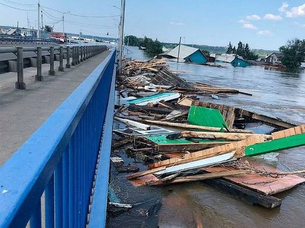 Владимир Путин - Виталий Мутко - Восстановление Иркутской области обойдется в 18,5 млрд рублей - polit.ru - Россия - Иркутская обл.