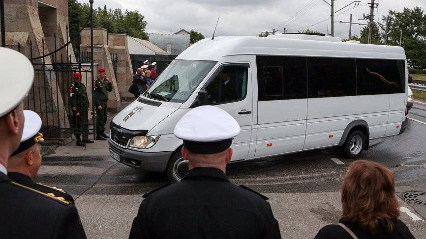 Владимир Путин - В Петербурге прощаются с погибшими в Баренцевом море подводниками - riafan.ru - Россия - Санкт-Петербург - Курск
