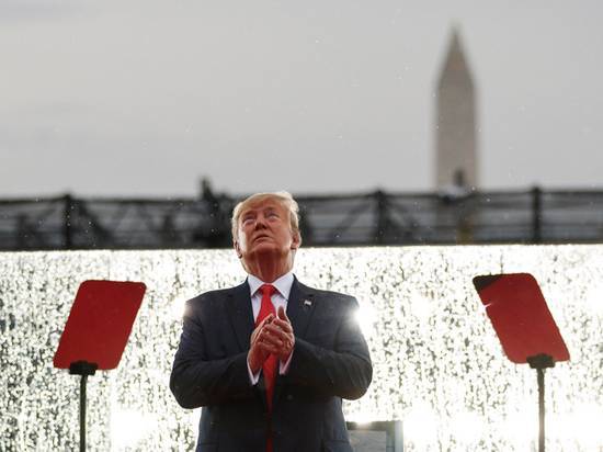 Дональд Трамп - Американские знаменитости высмеяли жалкий парад Трампа - vestirossii.com - Москва - США - Вашингтон - Лондон - Франция - Париж