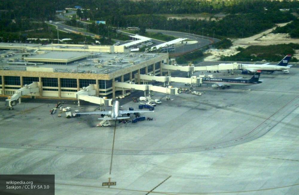 Семерых россиян задержали в аэропорту в Мексике - newinform.com - Россия - Мексика - Канкун