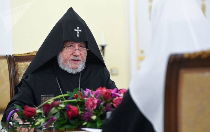 Гарегин II (Ii) - Католикос всех армян выразил соболезнования семьям и родным погибших в страшной аварии - ru.armeniasputnik.am - Армения - Ереван - Араратская обл.