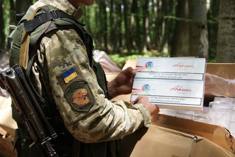 Украина превратилась в мировой хаб по поставкам нелегальных сигарет в Европу — Советник Зеленского - news-front.info - Китай - Украина - Молдавия - Белоруссия - Эмираты - Одесса - Закарпатская обл. - Ужгород