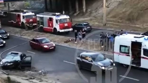 В Воронеже сгорел сбивший пешехода Mercedes: один человек погиб, двое в больнице  – Новости Воронежа и Воронежской области – Вести Воронеж - vestivrn.ru - Воронеж
