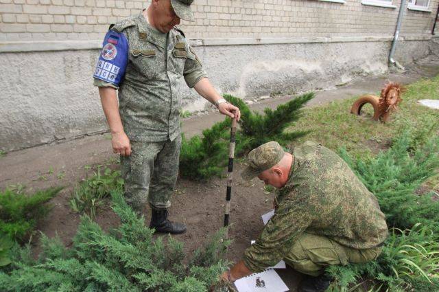 Владимир Зеленский - Жители обстрелянного поселка в ЛНР пригласили в гости Зеленского - aif.ru - Украина - Киев - ДНР - ЛНР - станица Луганская