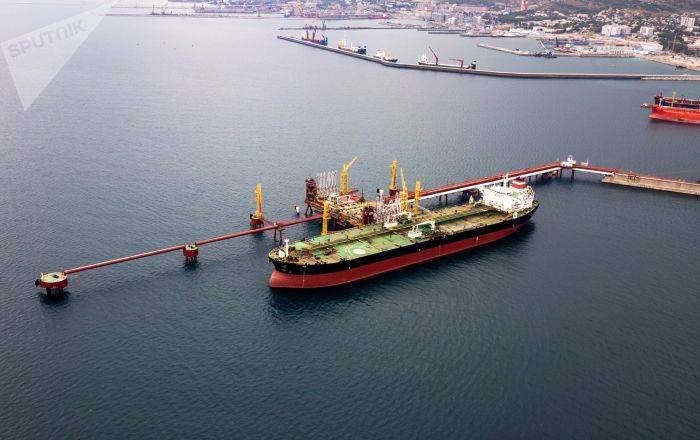 И танкер плывет: на Украину морем доставлена партия американской нефти - ru.armeniasputnik.am - США - Украина - Гонконг - Одесса - Кременчуг