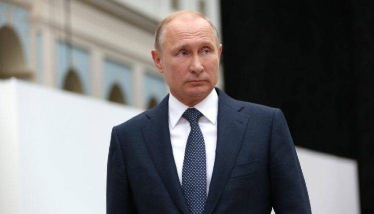 Владимир Путин - Дмитрий Соловьев - Константин Иванов - Путин посмертно наградил погибших в Баренцевом море подводников - newtvnews.ru - Россия