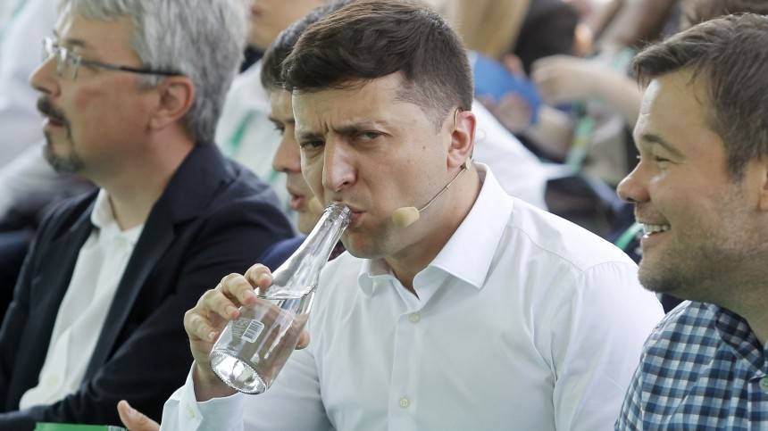 Владимир Зеленский - Ангела Меркель - Видео: неадекватное поведение Зеленского попало на видео - 5-tv.ru - Украина - Германия - Ужгород