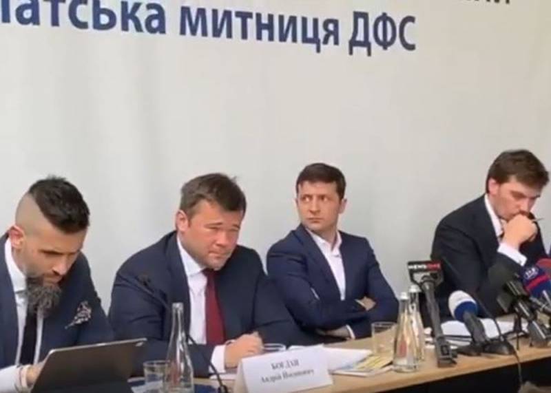 Петр Порошенко - Странное поведение Зеленского обсуждается в сети - topcor.ru - Украина
