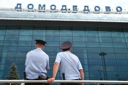 Неизвестные сообщили о минировании самолетов и аэропорта Домодедово - lenta.ru - Москва - Ашхабад