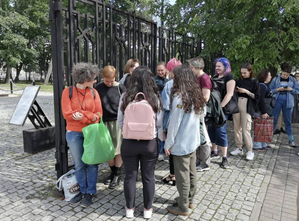 Михаил Хачатурян - Ангелина Хачатурян - В Москве прошла акция в поддержку сестер Хачатурян - theins.ru - Москва