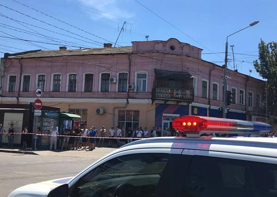 Неизвестный захватил заложницу в одном из финансовых учреждений в Одессе - m24.ru - Украина - Германия - USA - шт.Нью-Джерси - Одесса