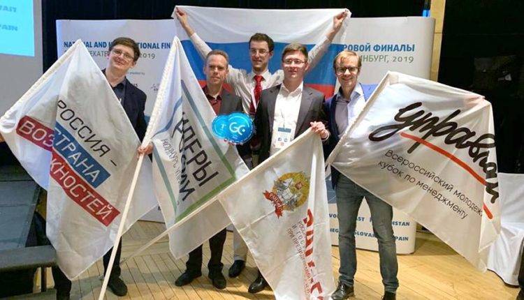 Алексей Комиссаров - Россияне стали абсолютными чемпионами на Global Management Challenge - newtvnews.ru - Россия - Китай - Сочи - Казахстан - Екатеринбург - Гонконг - Белоруссия - Эстония - Мексика - Бразилия - Польша - Киргизия - Индия - Испания - Чехия - Португалия - Греция - Панама - Словакия - Катар - Доха - Кот Дивуар - Кувейт - Макао