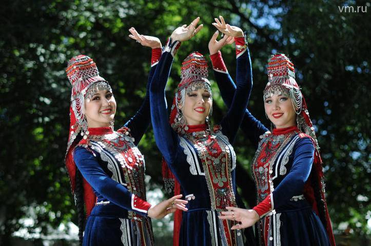 Камаз, куреш и катык: как прошел Сабантуй в Коломенском - vm.ru - Москва - Башкирия - респ. Татарстан